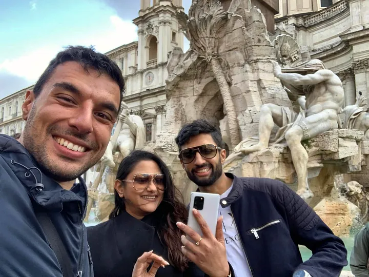 Guide taking a selfie with two guests at Piazza Navona