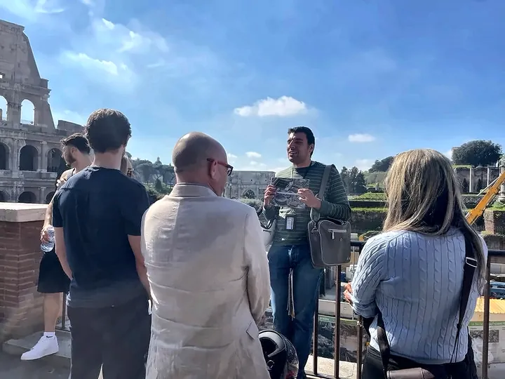 Francesco telling the story of the Colosseum to a group